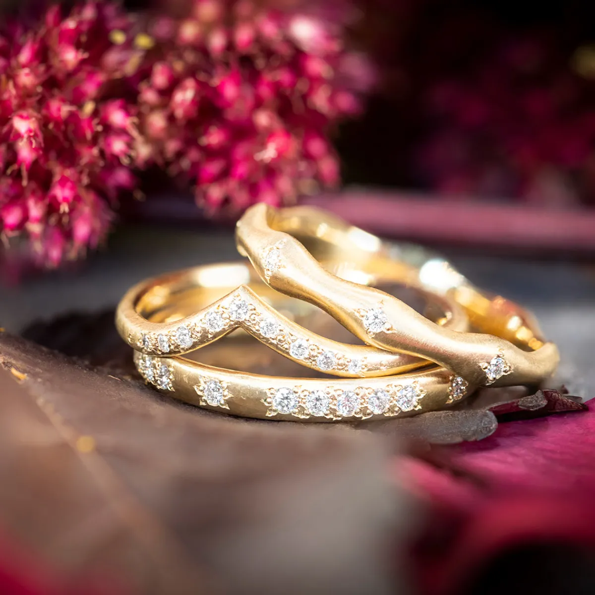 adel_chefridi_nesting_v_d_4.webp Adel Chefridi Nesting V Diamond Band Gold