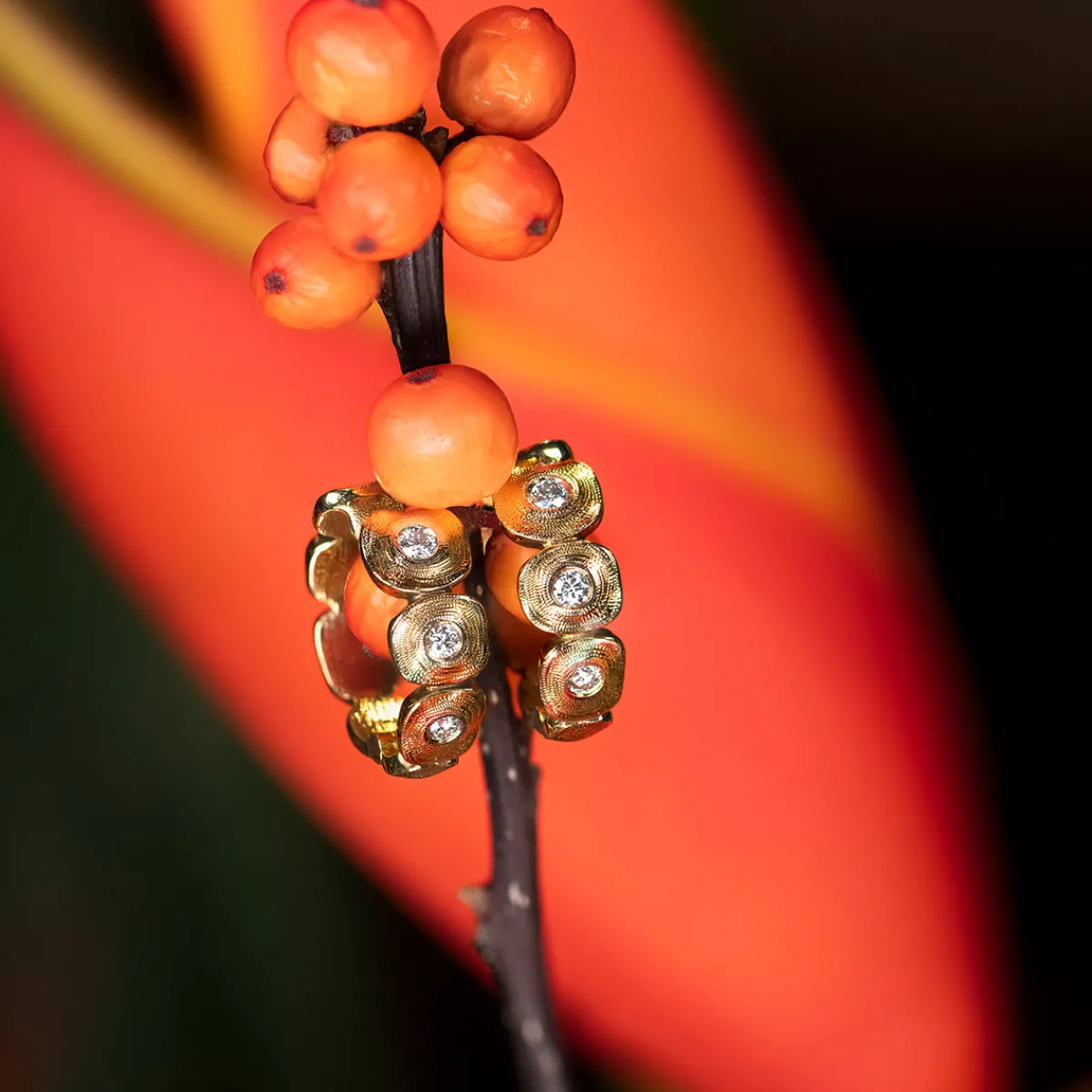 alex_sepkus_dancing_diamo_0.webp Alex Sepkus Dancing Diamond Huggie Earrings