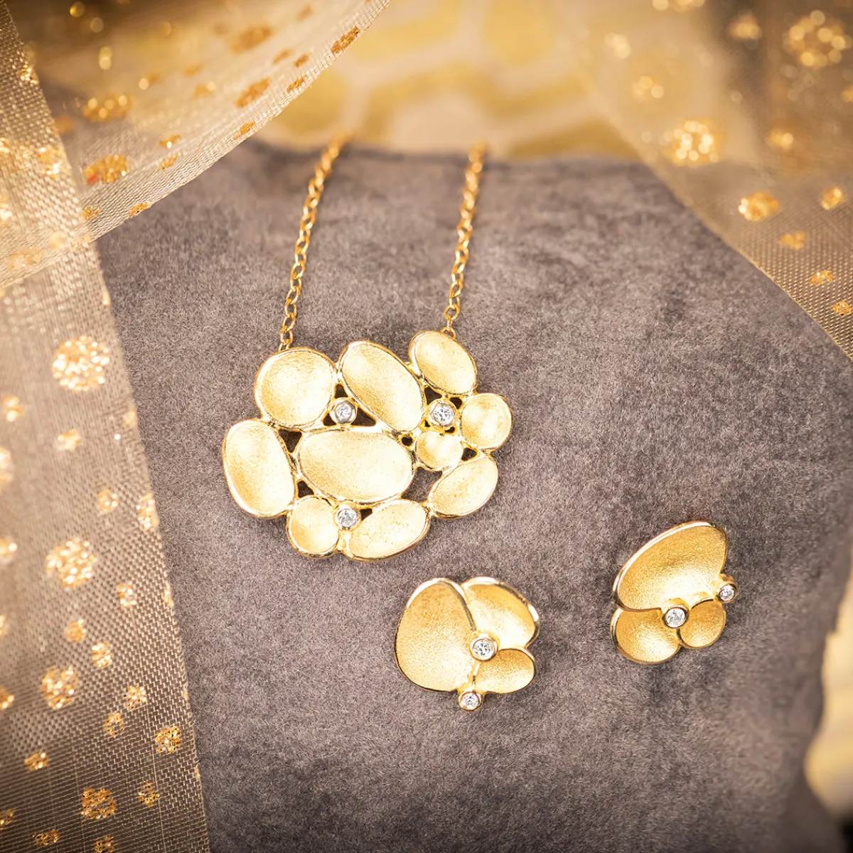 barbara_heinrich_shell_cl_1.webp Barbara Heinrich Shell Cluster Necklace