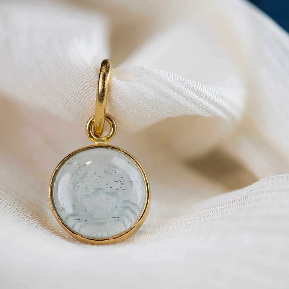 loren_nicole_aquamarine_c_0.webp Loren Nicole Aquamarine Crab Charm