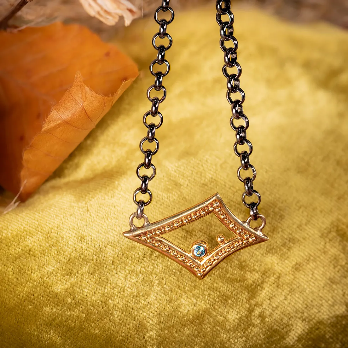 zaffiro_blue_zircon_etrus_0.webp Zaffiro Blue Zircon Etrusco Necklace