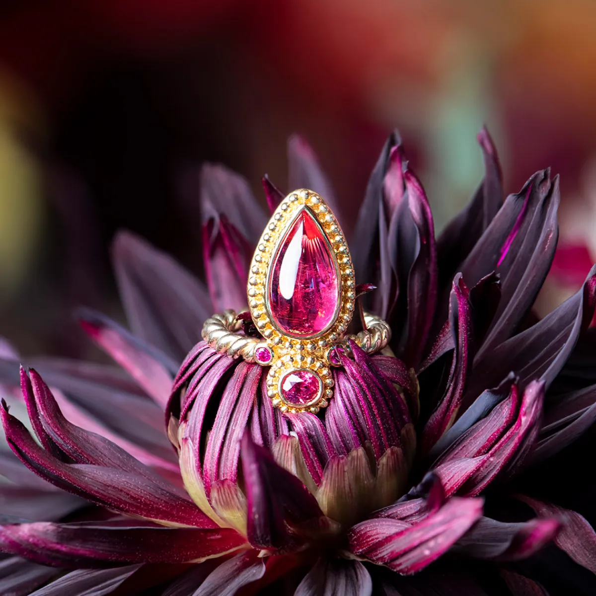 zaffiro_tourmaline_cherry_0.webp Zaffiro Tourmaline, Cherry Spinel and Sapphire Ring